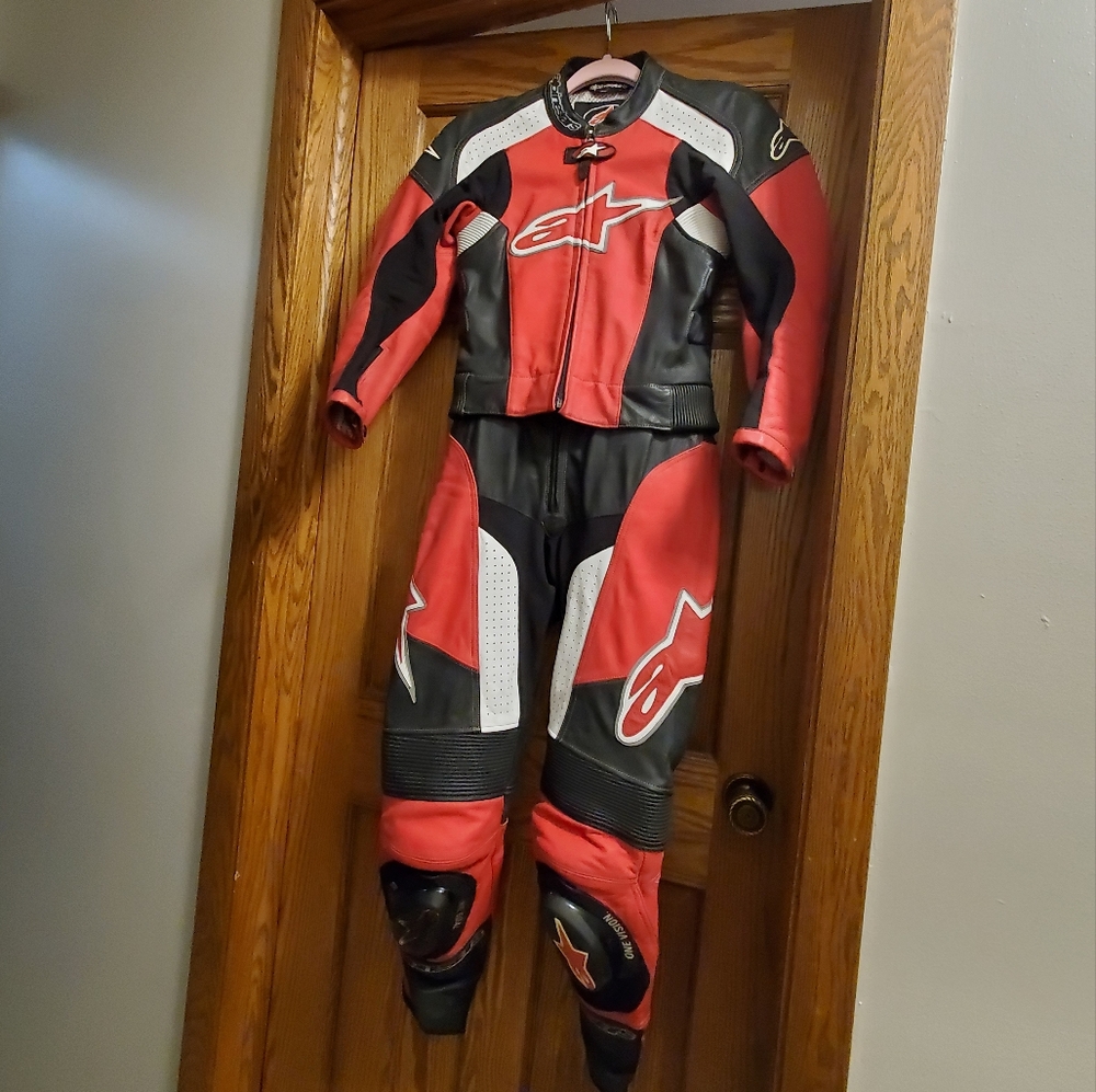 Alpinestars two piece racesuit size US4 EU40 MOTORCYCLE race suit